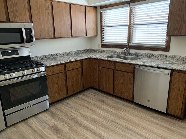 Photo - 4687 3rd St NE