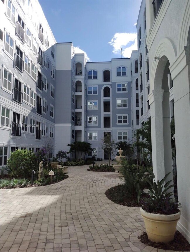 204 E South St Unit 1061