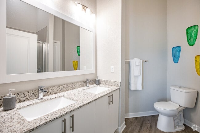 2 BR, 2 BA - 1,102SF
