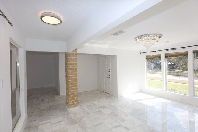Photo - 2210 Shadowbriar Dr