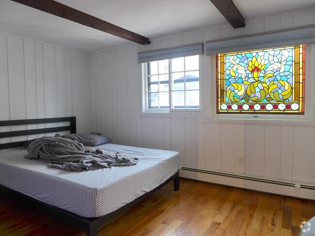 Building Photo - 14 Winchester St Rental