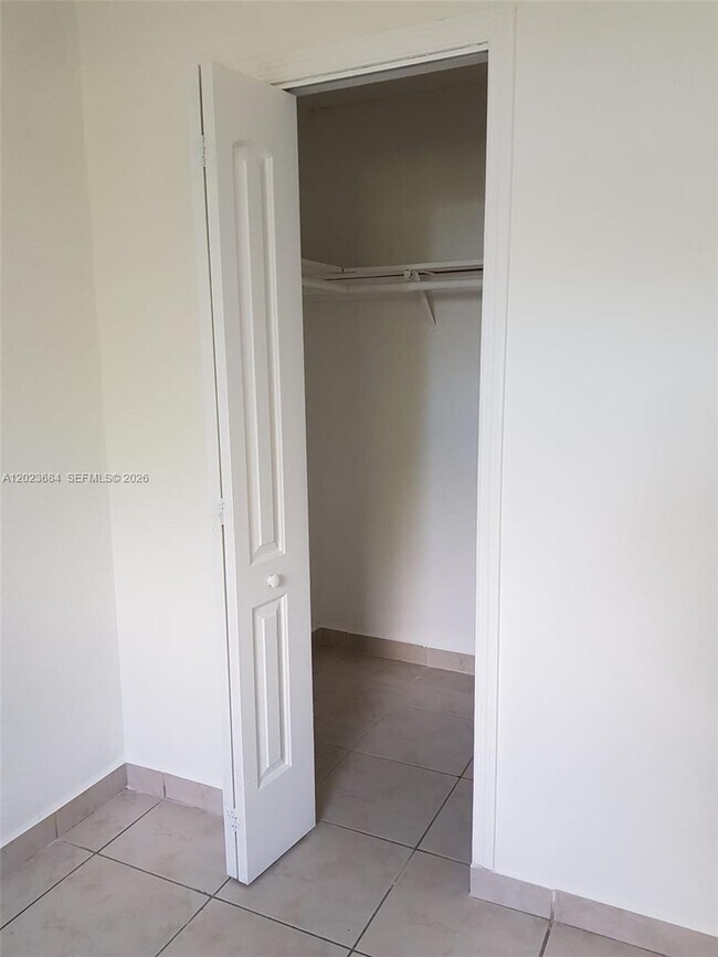 Photo - 606 W 81st St Unidad 314