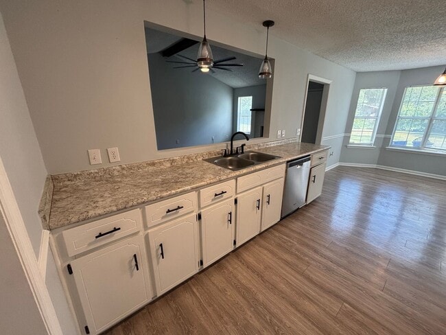 Photo - FOR RENT