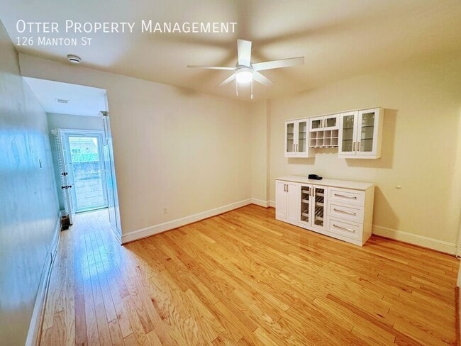 Photo - 126 Manton St