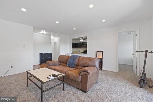 Photo - 804 Quince Orchard Blvd Unidad 201