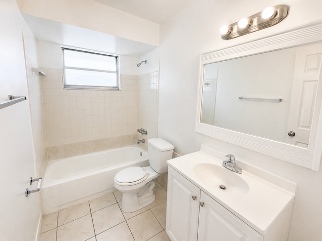 Photo - 500 NW 35th St Unit 1