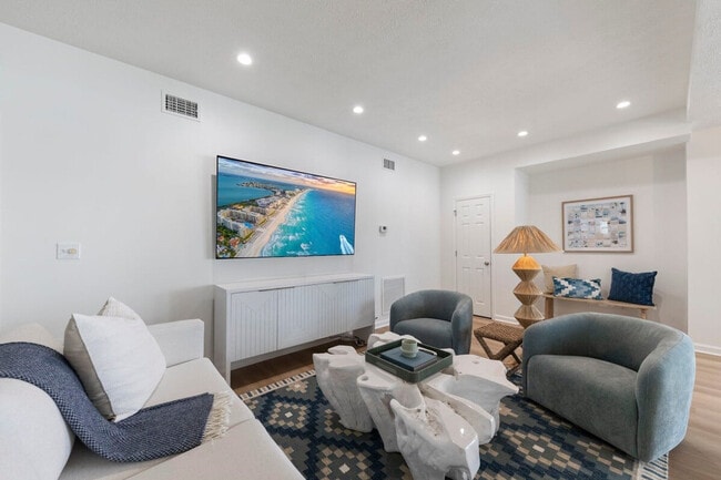 169 Pompano St Unit SI ID1447114P