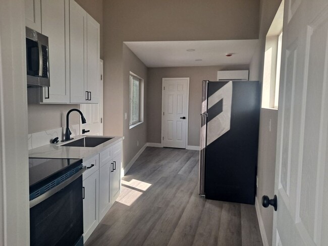 Photo - upstairs studio lots of natural lite Unit 2127