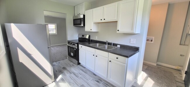 Photo - 4121 Monroe St