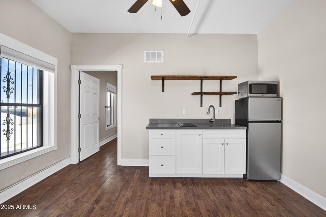 Photo - 5753 W Glendale Ave Unit Apt 202