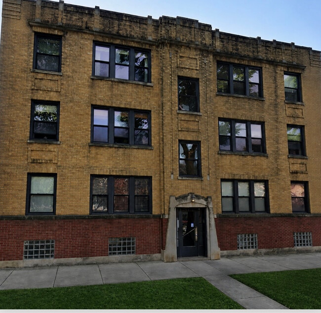 Building Photo - 2719 W Wellington Ave Unit 2