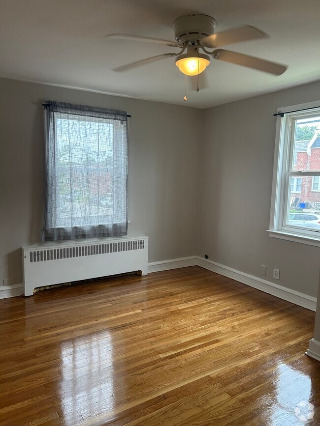 Building Photo - 1471 Creston St Unit 1st floor Rental