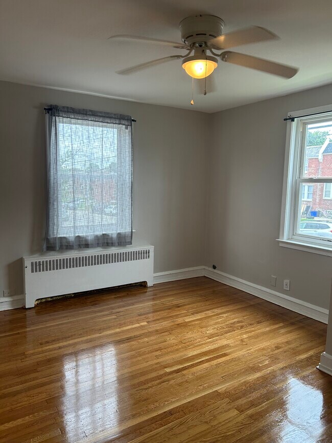 Building Photo - 1471 Creston St Unit 1st floor Rental