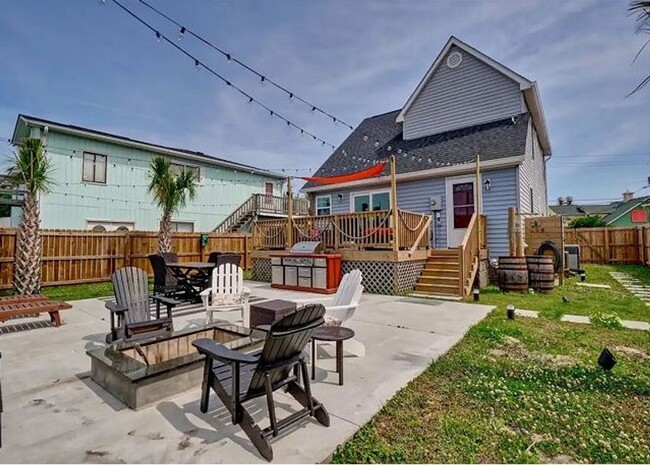 Building Photo - LAVISHLY FURNISHED PIRATE-THEMED OFF-SEASO... Rental