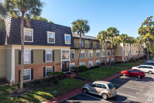 4180 Versailles Dr Orlando, FL 32808-2290