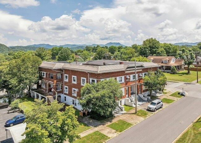Building Photo - 429 W G St Unit T11