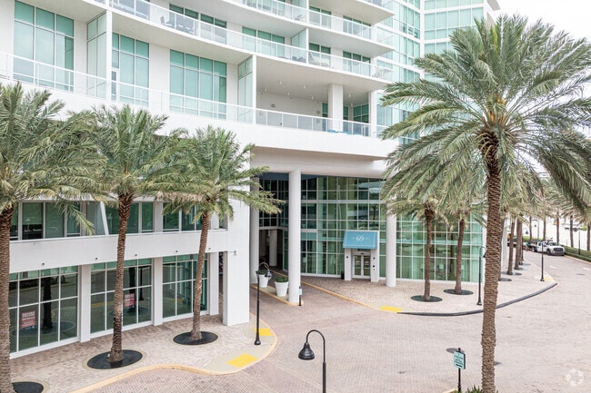 Entrada - The Plaza at Oceanside