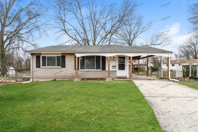 Building Photo - 220 Versailles Dr