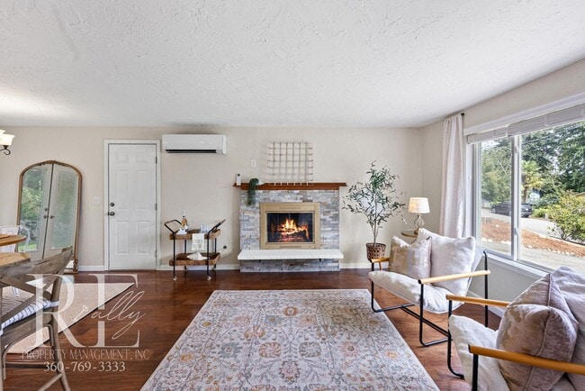 Photo - Elevated Living in Illahee – Style, Space ...