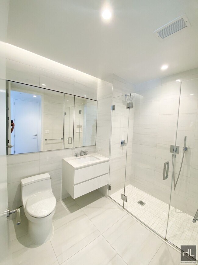 Photo - East 44th Street Unidad 31L