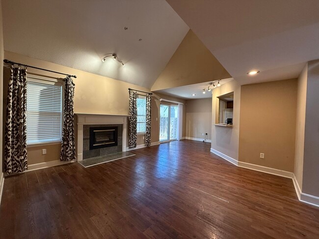 Photo - 405 S Village Cir
