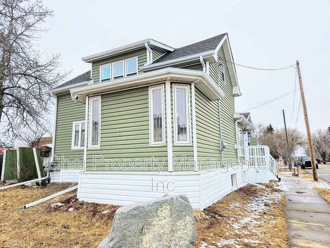 Building Photo - 10502-10100 100 Ave