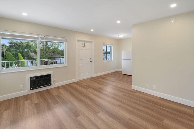 Photo - 901 N F St Unidad 16