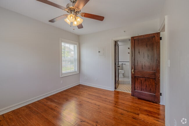1BR, 1BA - 700SF - Bedroom