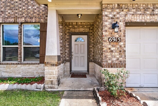 Photo - 6915 Rosemont Ct