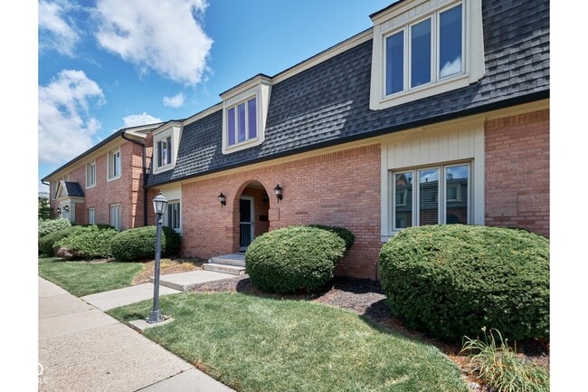 Building Photo - 8511 Canterbury Square W Rental