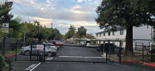 Photo - Glencole Apartments