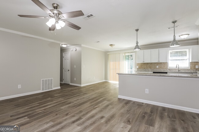 Photo - 374 Scott Blvd