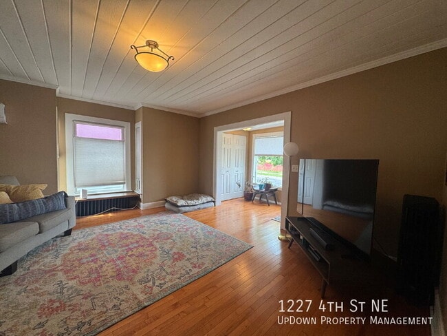 Photo - 1227 4th St NE