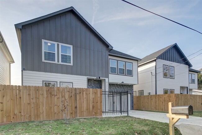 Photo - 9305 Tower St