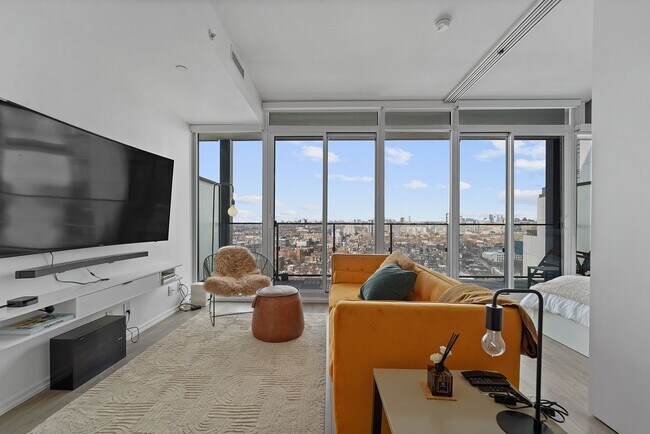 Photo - 125 Peter St