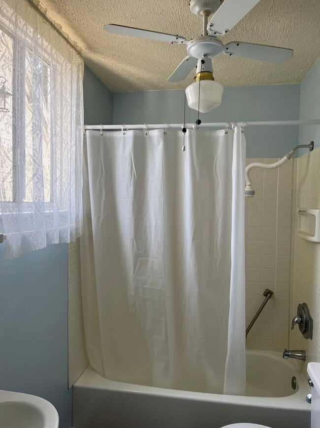 Photo - 2 story, 4 bedroom 1 bathroom home in Canyonville.