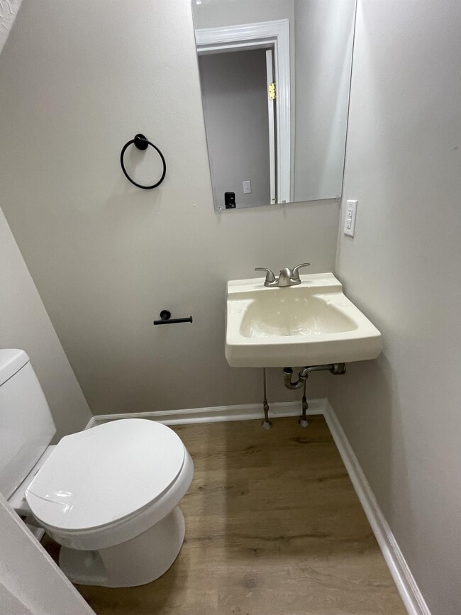 Photo - 139 E Vail Dr