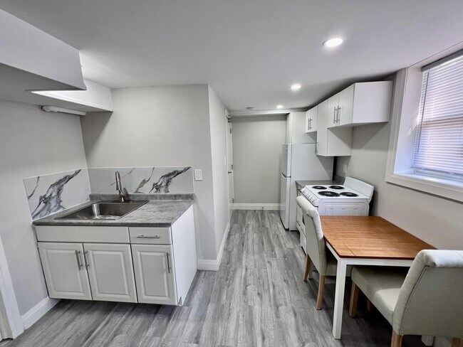 Photo - 1518 University Ave W Unité 1