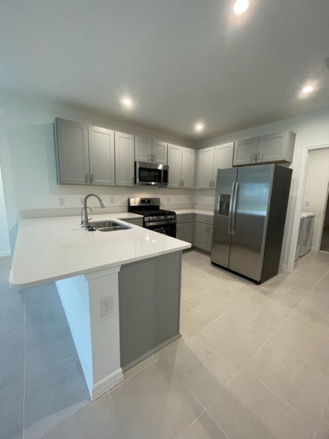 Newly developed Lakefront 3B/2B home in Ea... House Rental in Rubonia