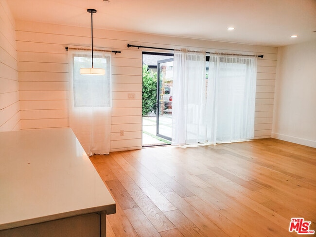 Photo - 11221 Hannum Ave