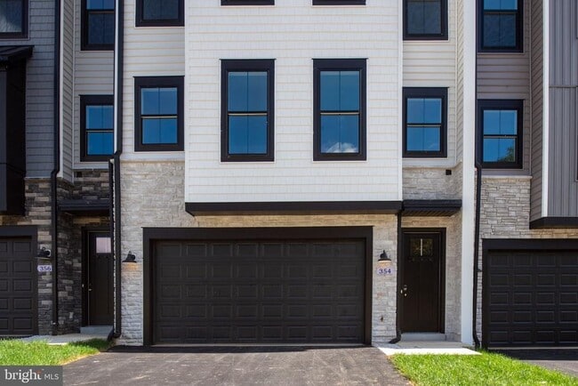 Photo - 354 Evermore Ln