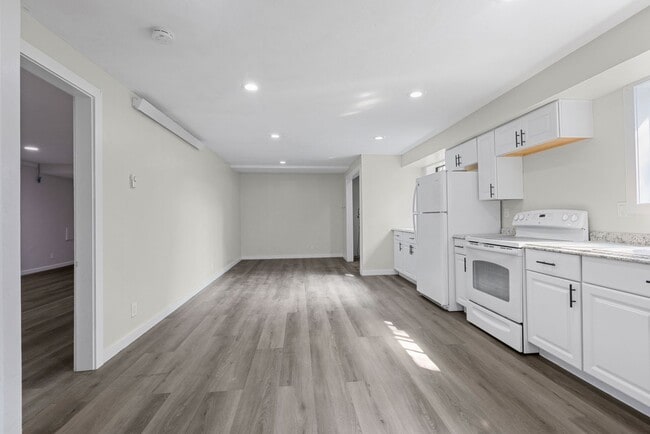 Building Photo - Y725AT Unit # 2 Rental