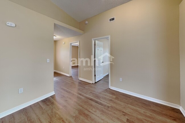 Photo - 300 Miami Pl