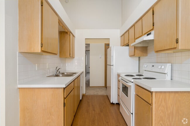 2BR, 2BA - 1,000SF - Kitchen