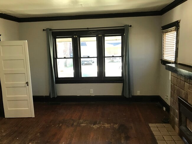 Building Photo - 1550 Lewis St Unit A