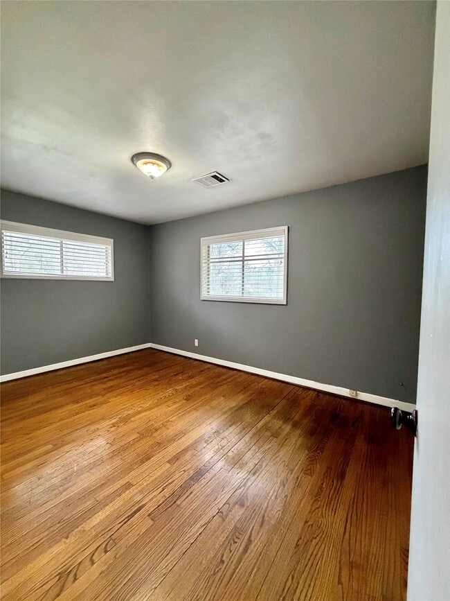 Photo - 118 Poinsettia St