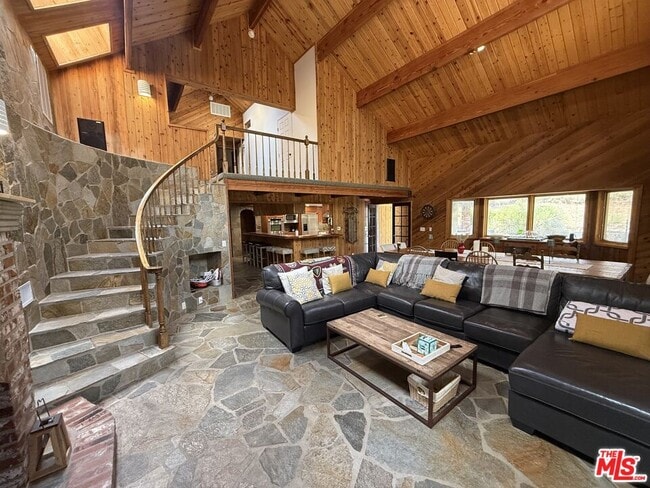 1196 Willow Ln