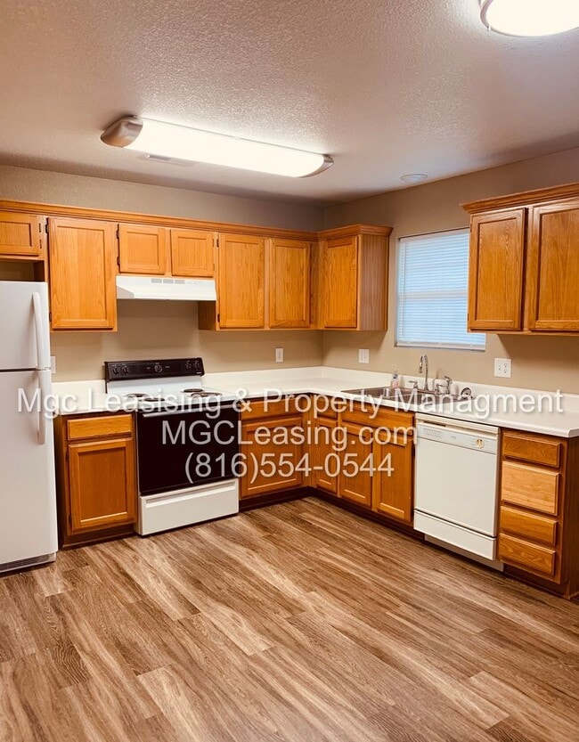 Building Photo - 204-206 NW Parker Dr