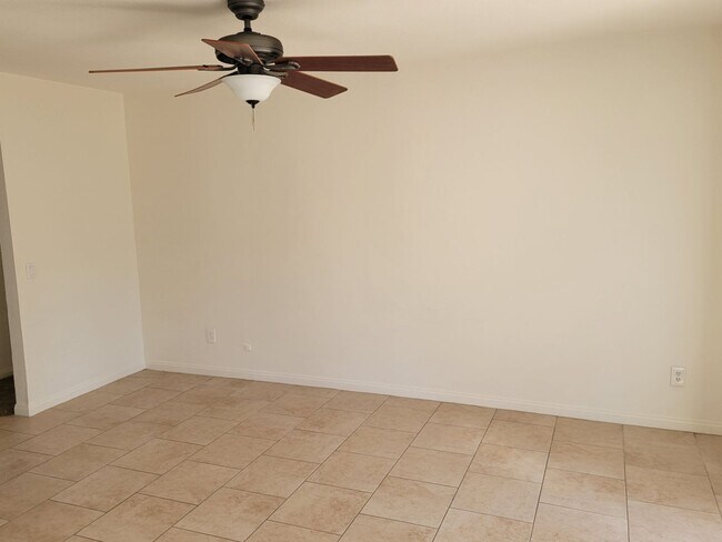 Photo - 3 Bedroom 1 3/4 Bath HOUSE with 2 car garage