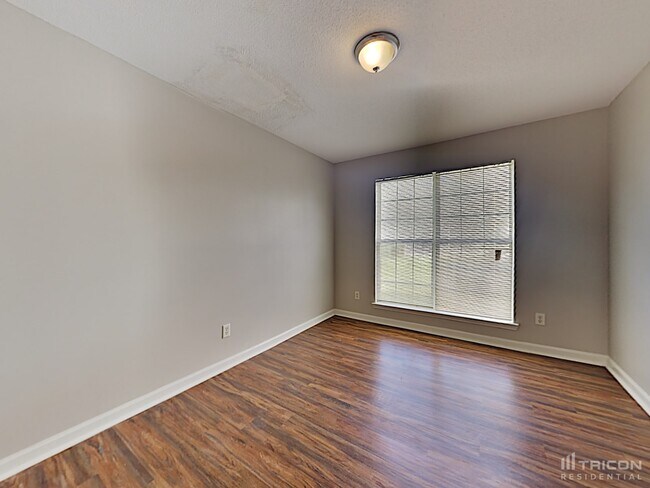 Photo - 105 River View Ct